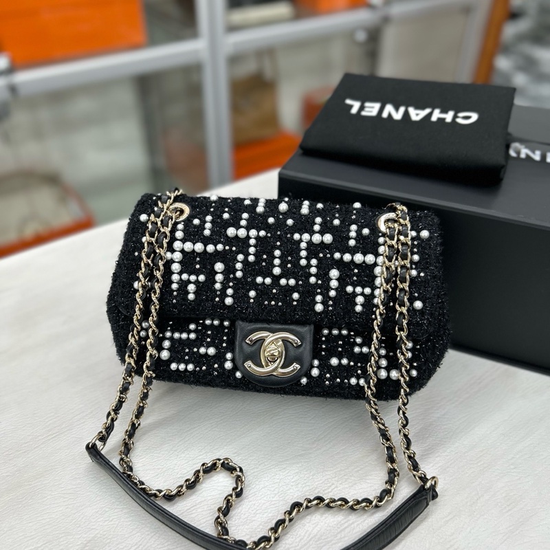 Chanel 黑色毛呢珍珠翻蓋CF大mini，尺寸約20*12，鐳射24開 附件塵袋、盒。-0