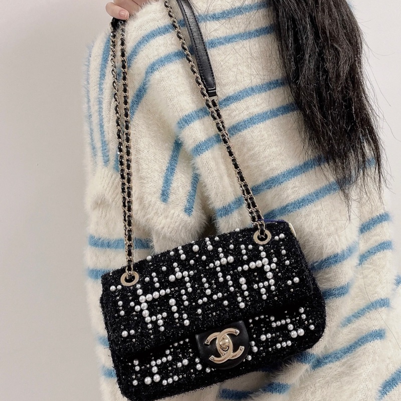 Chanel 黑色毛呢珍珠翻蓋CF大mini，尺寸約20*12，鐳射24開 附件塵袋、盒。-1