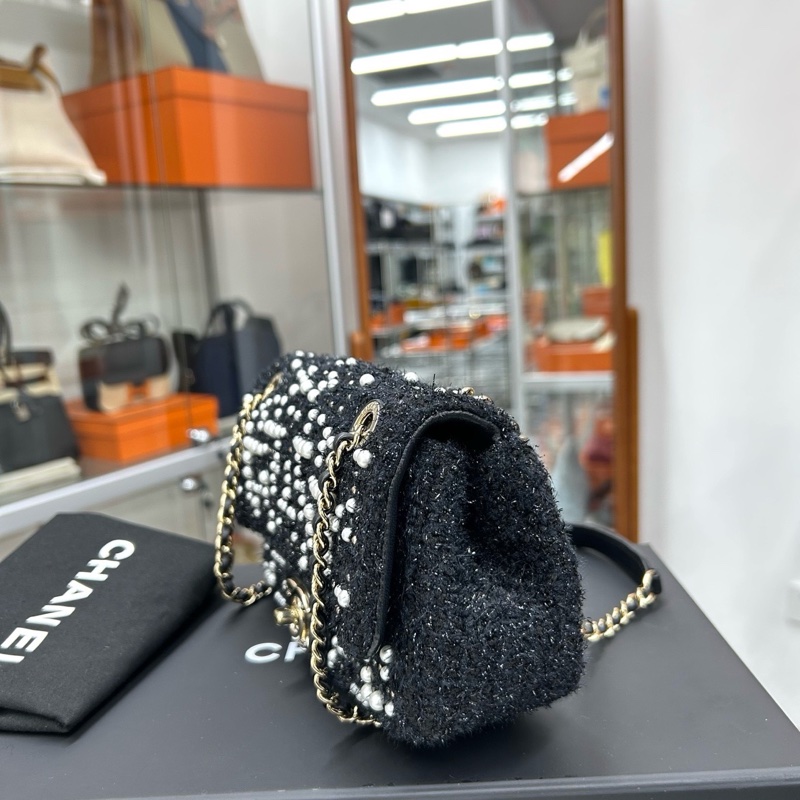 Chanel 黑色毛呢珍珠翻蓋CF大mini，尺寸約20*12，鐳射24開 附件塵袋、盒。-3