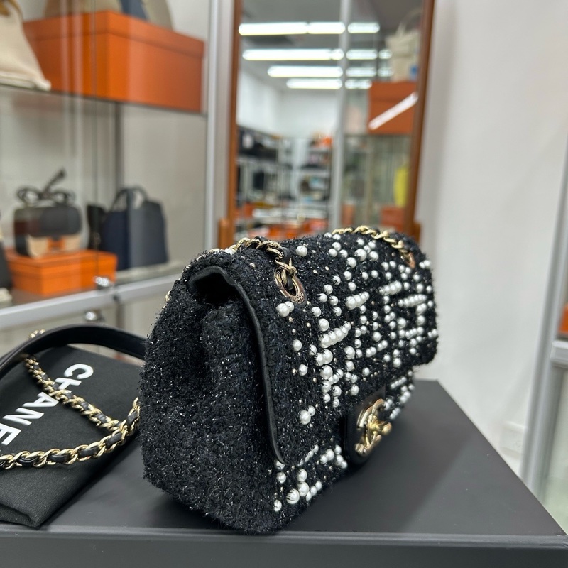 Chanel 黑色毛呢珍珠翻蓋CF大mini，尺寸約20*12，鐳射24開 附件塵袋、盒。-4