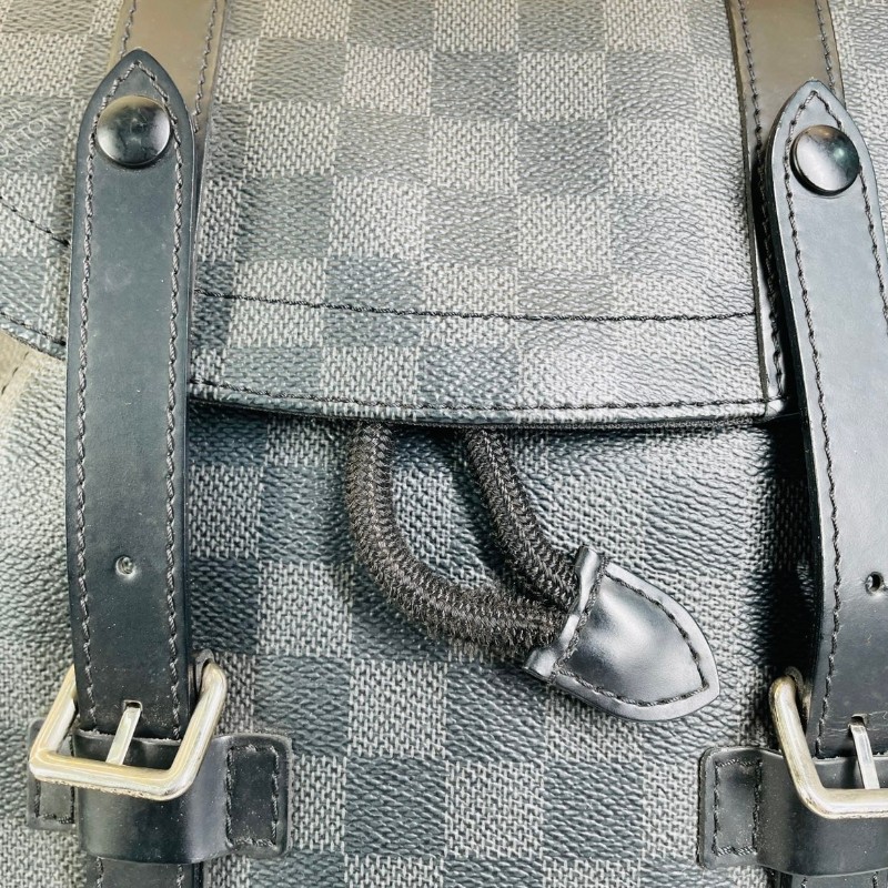 LV路易威登 石墨棋盤格Christopher後背包-8