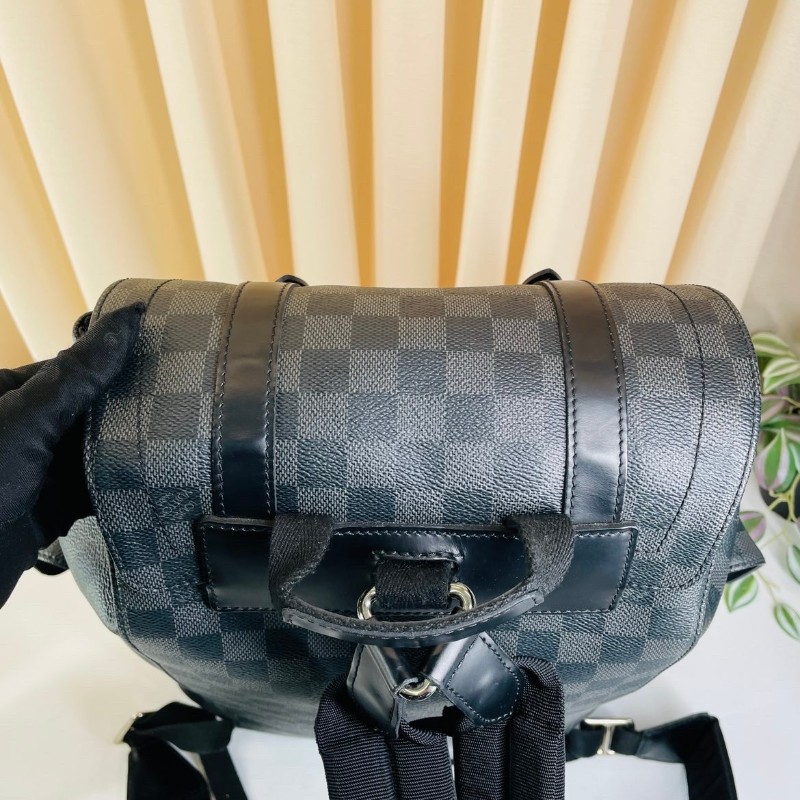 LV路易威登 石墨棋盤格Christopher後背包-11