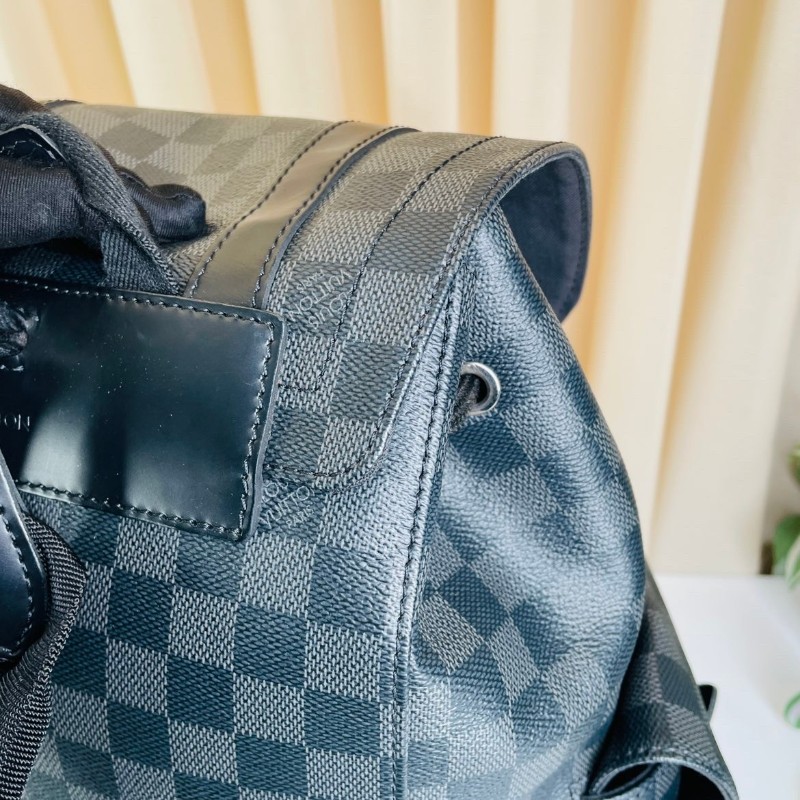 LV路易威登 石墨棋盤格Christopher後背包-12