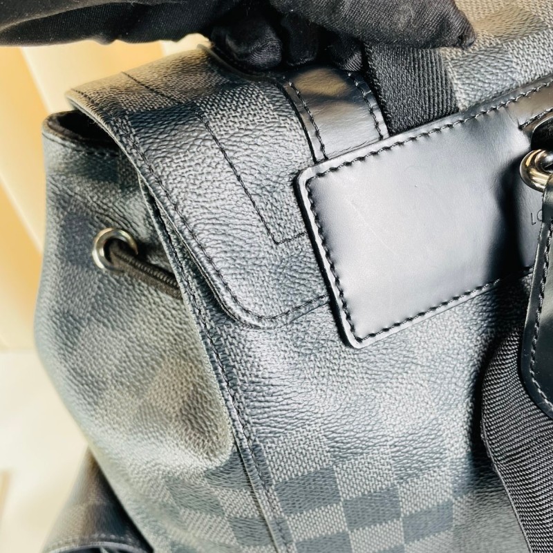 LV路易威登 石墨棋盤格Christopher後背包-13