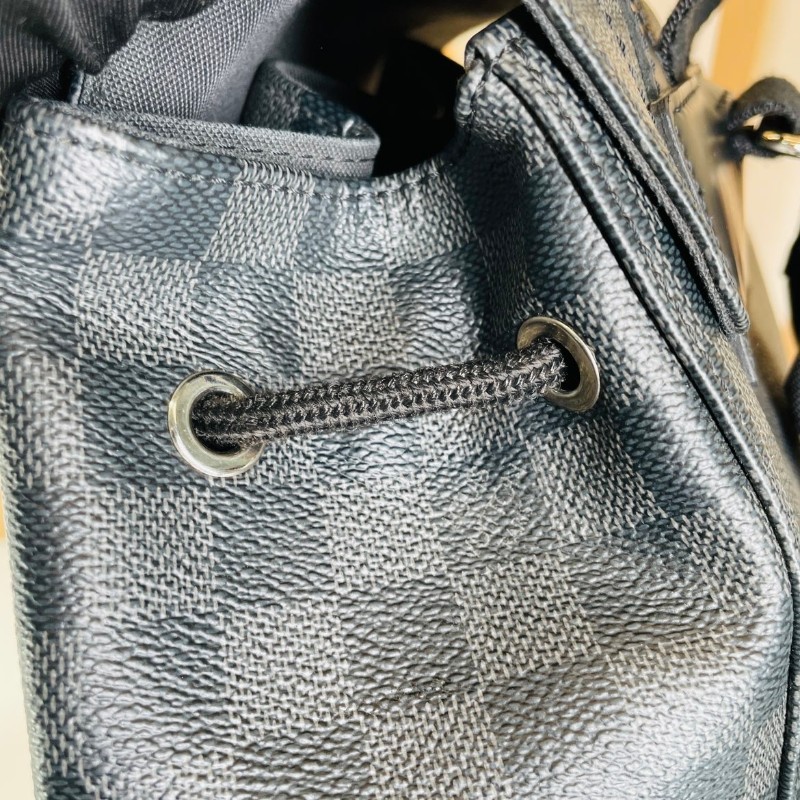 LV路易威登 石墨棋盤格Christopher後背包-17