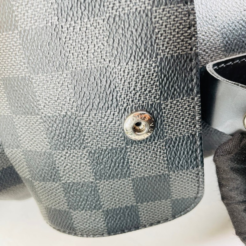 LV路易威登 石墨棋盤格Christopher後背包-19