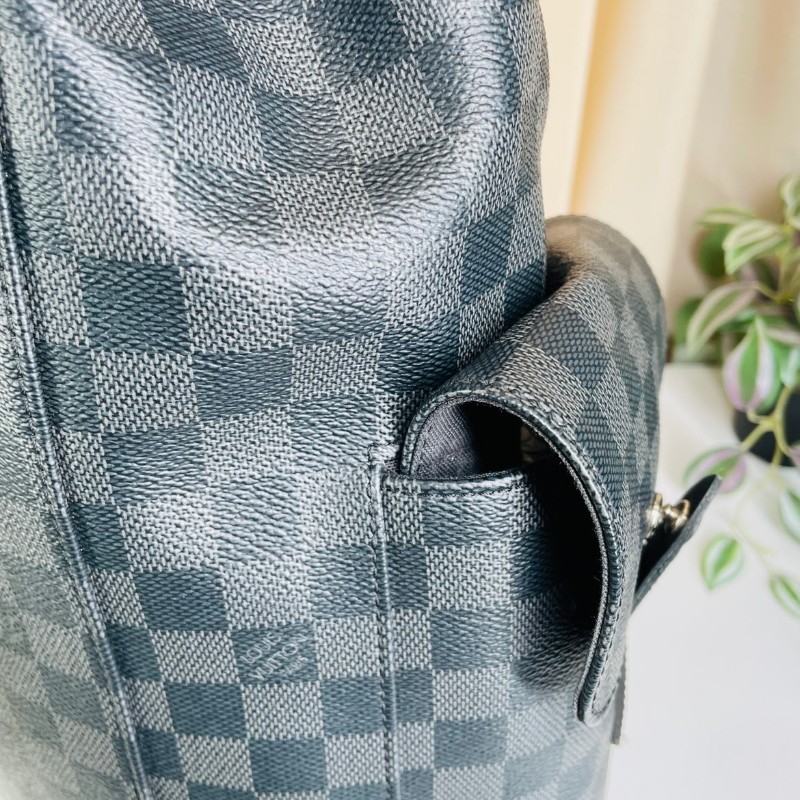 LV路易威登 石墨棋盤格Christopher後背包-21