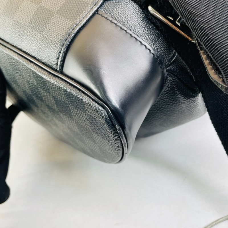 LV路易威登 石墨棋盤格Christopher後背包-23