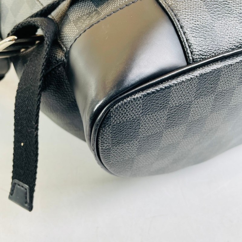 LV路易威登 石墨棋盤格Christopher後背包-24