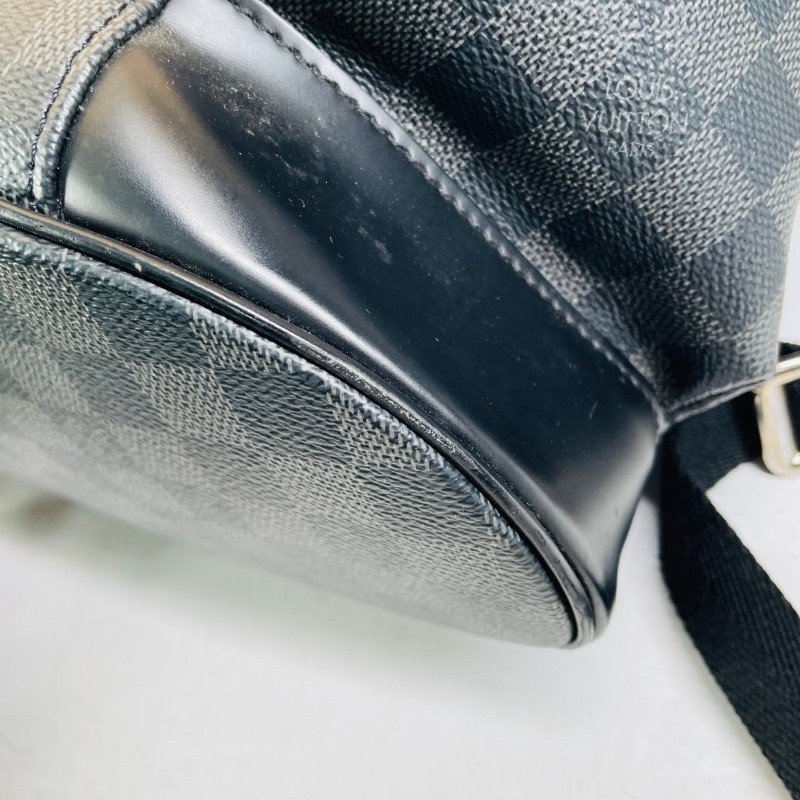 LV路易威登 石墨棋盤格Christopher後背包-25