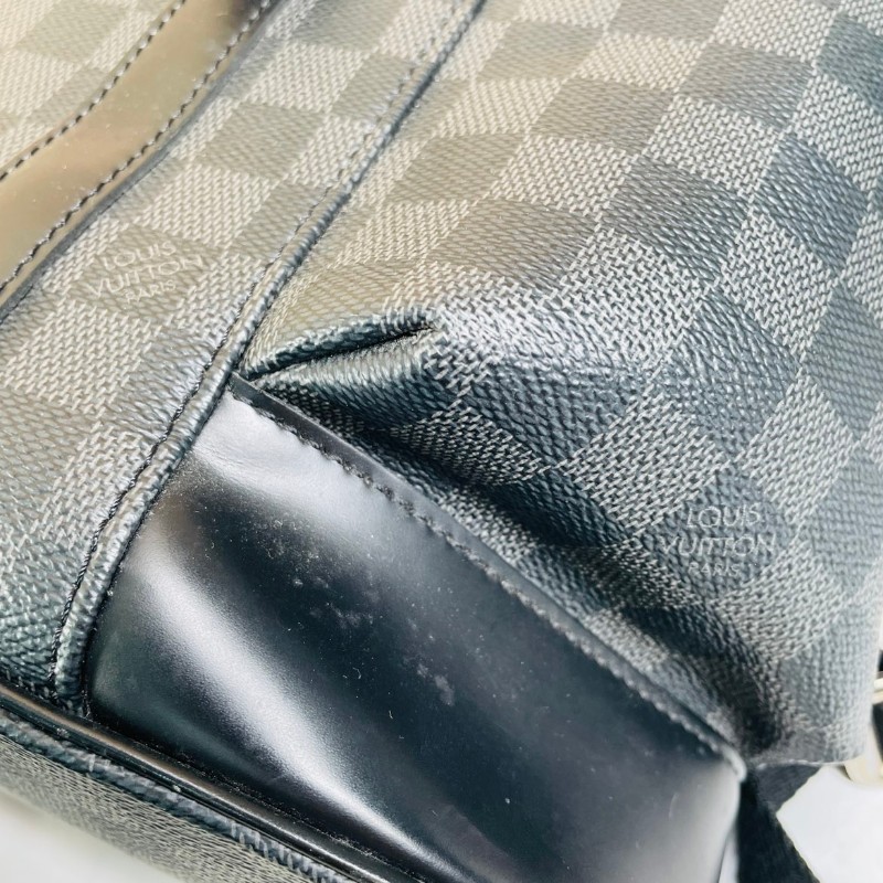 LV路易威登 石墨棋盤格Christopher後背包-27