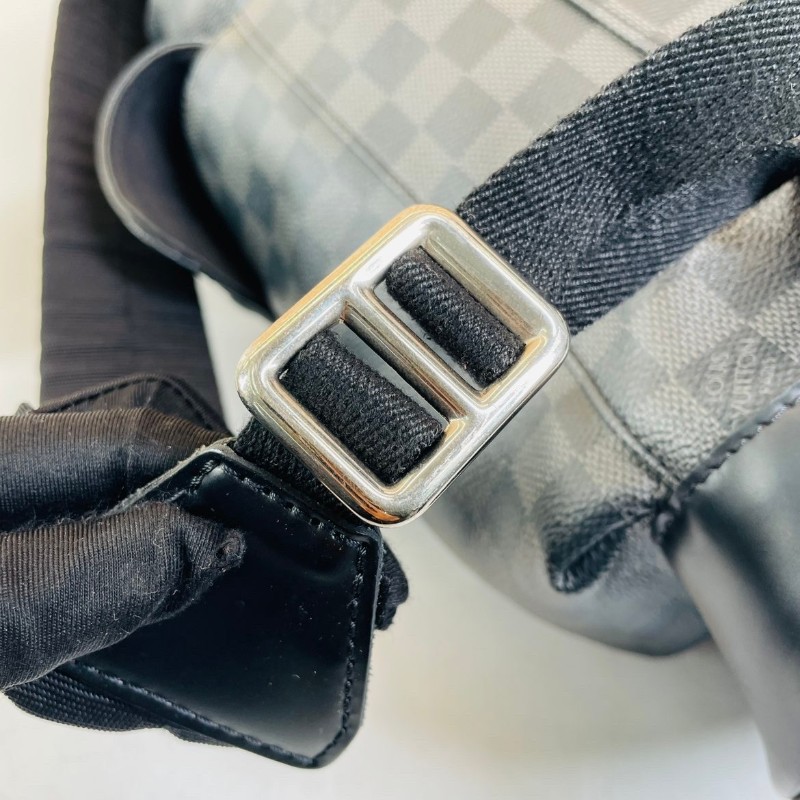 LV路易威登 石墨棋盤格Christopher後背包-29