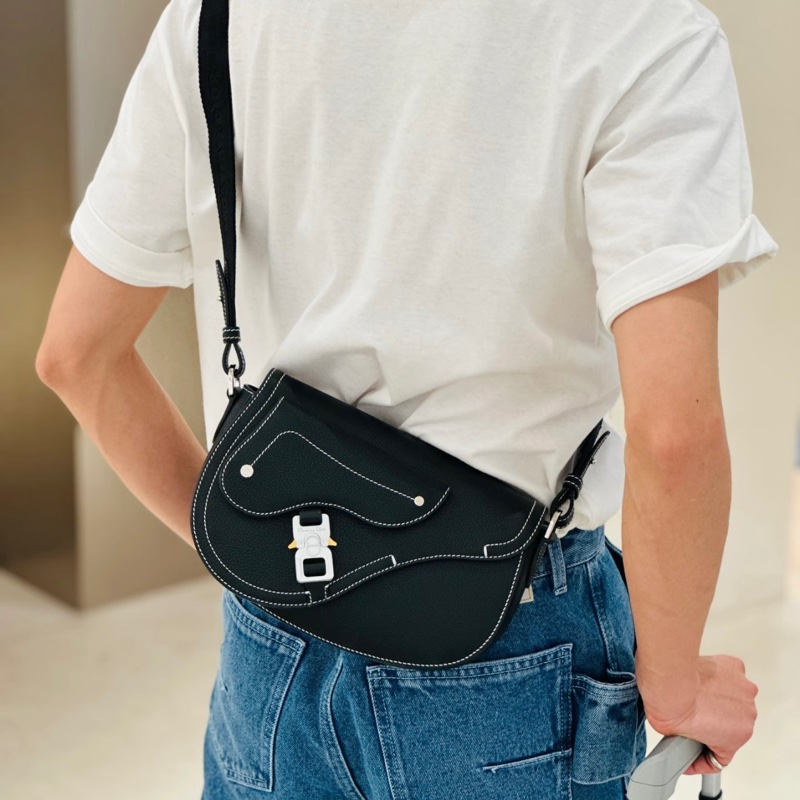 DIOR迪奧 可調節肩帶磁性翻蓋 粒面牛皮革 馬鞍包信使包單肩斜挎包 男款 黑色  24年編碼。-0