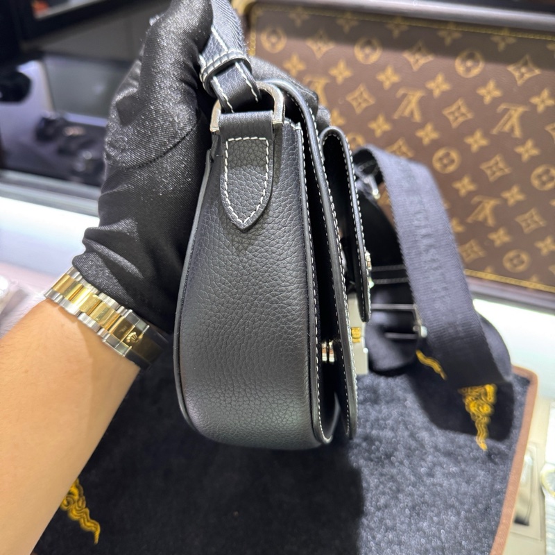 DIOR迪奧 可調節肩帶磁性翻蓋 粒面牛皮革 馬鞍包信使包單肩斜挎包 男款 黑色  24年編碼。-3