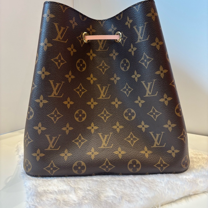 98新路易威登/LV 粉水桶 閒置成色-0