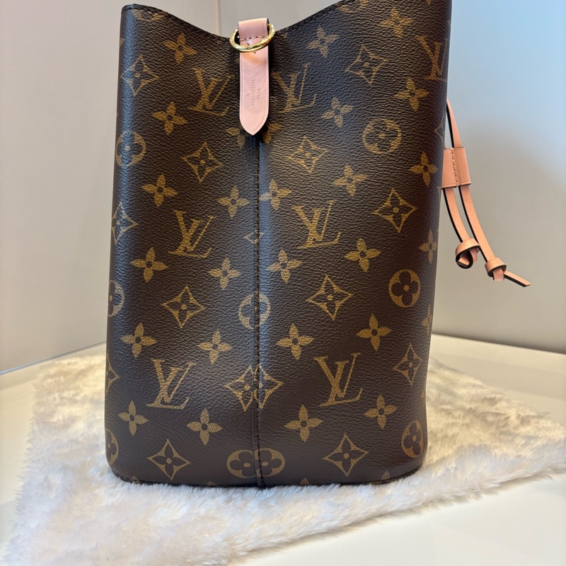 98新路易威登/LV 粉水桶 閒置成色-3