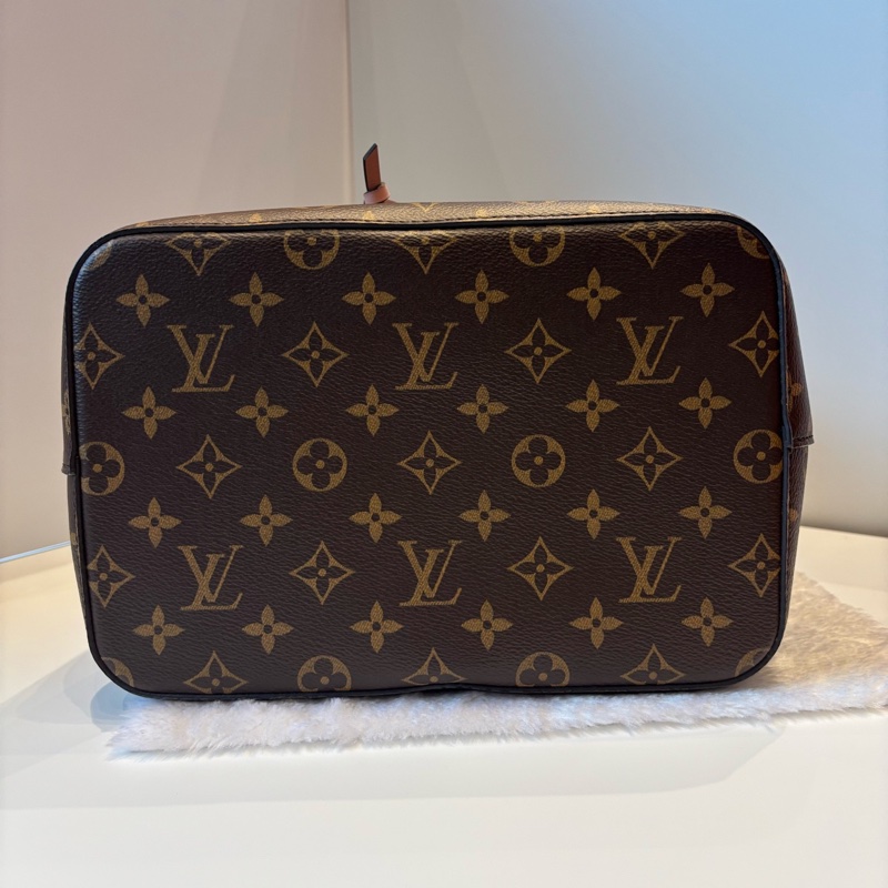 98新路易威登/LV 粉水桶 閒置成色-5