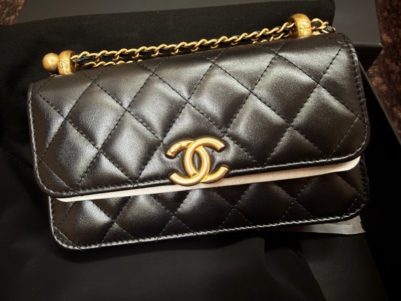Chanel 仿舊金雙C小牛皮雙金球斜背包AP3652-5