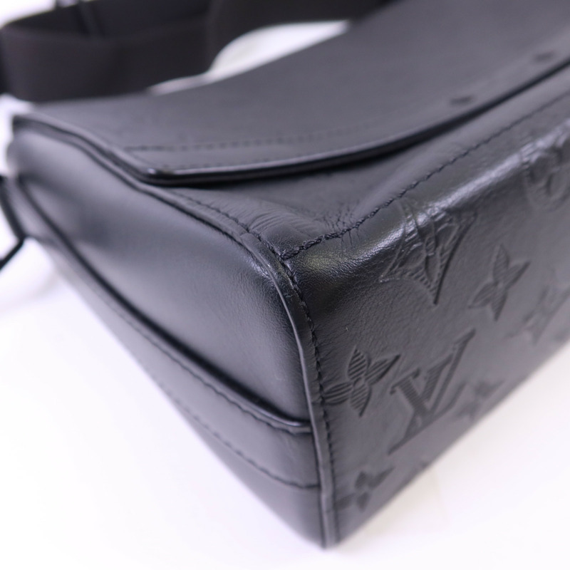 LOUIS VUITTON Monogram Shadow Sprinter Messenger肩背袋-11