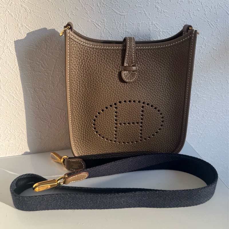 Hermes大象灰金釦mini evelyne 好裝好背又美✨✨-26
