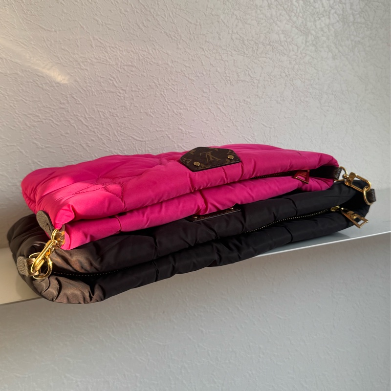 LV桃+黑尼龍三合一斜背包❤️限量款必買一顆包兩個人背✨✨-5