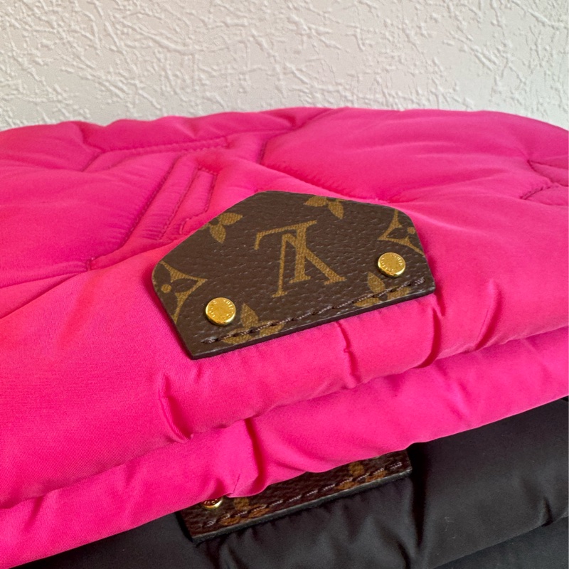 LV桃+黑尼龍三合一斜背包❤️限量款必買一顆包兩個人背✨✨-6