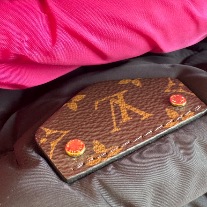 LV桃+黑尼龍三合一斜背包❤️限量款必買一顆包兩個人背✨✨-10