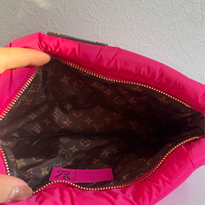 LV桃+黑尼龍三合一斜背包❤️限量款必買一顆包兩個人背✨✨-14