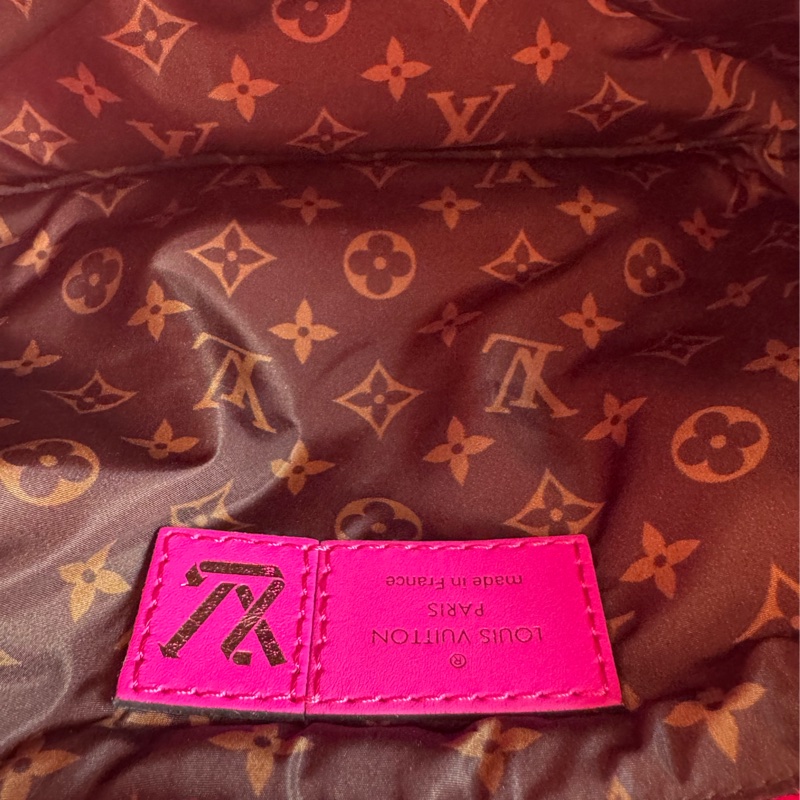 LV桃+黑尼龍三合一斜背包❤️限量款必買一顆包兩個人背✨✨-15