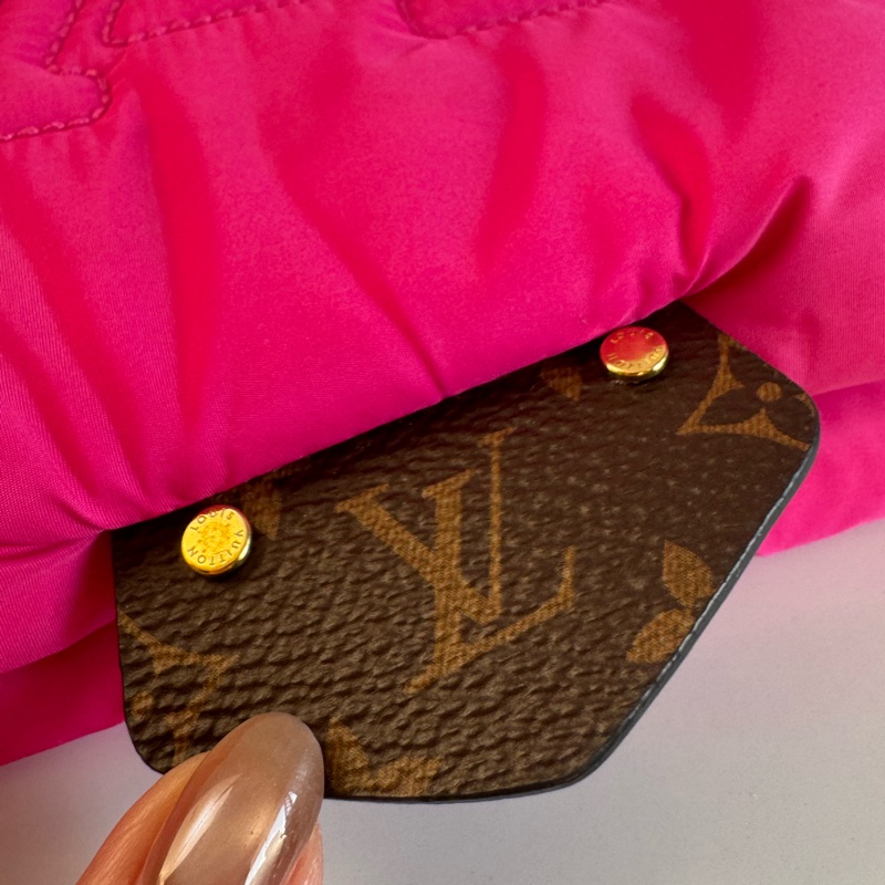 LV桃+黑尼龍三合一斜背包❤️限量款必買一顆包兩個人背✨✨-18