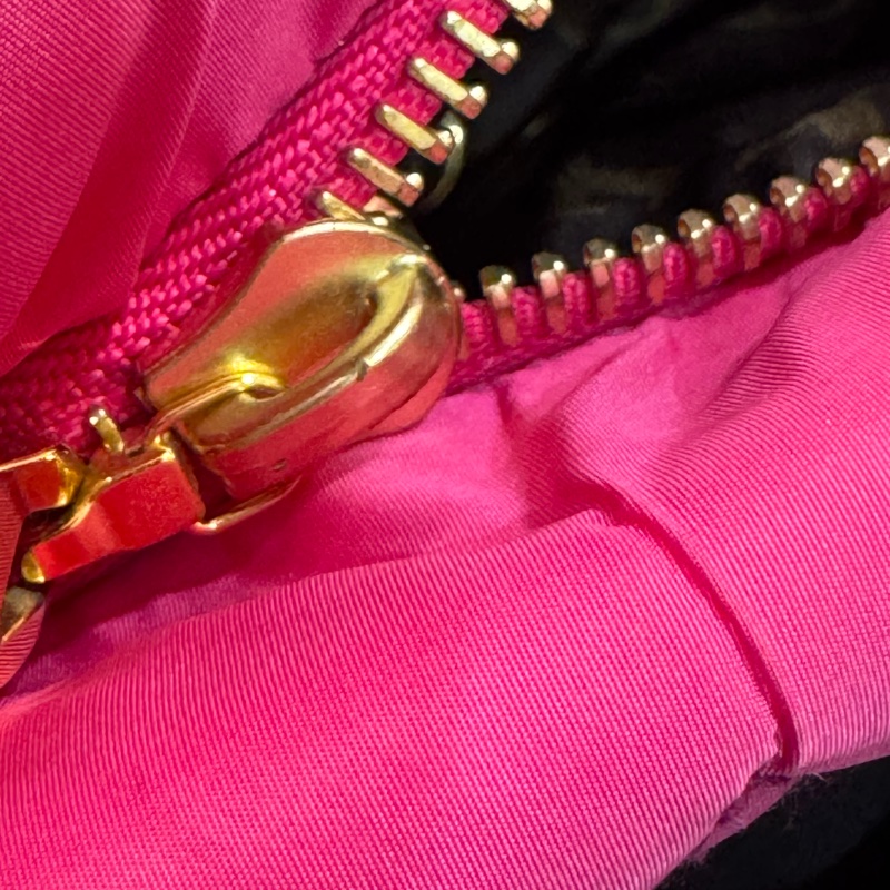 LV桃+黑尼龍三合一斜背包❤️限量款必買一顆包兩個人背✨✨-31