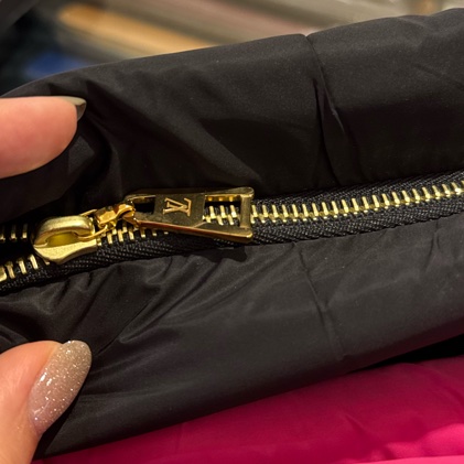 LV桃+黑尼龍三合一斜背包❤️限量款必買一顆包兩個人背✨✨-58