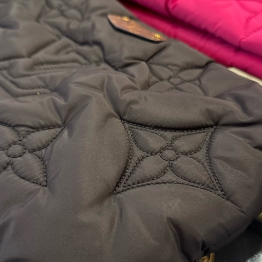 LV桃+黑尼龍三合一斜背包❤️限量款必買一顆包兩個人背✨✨-61