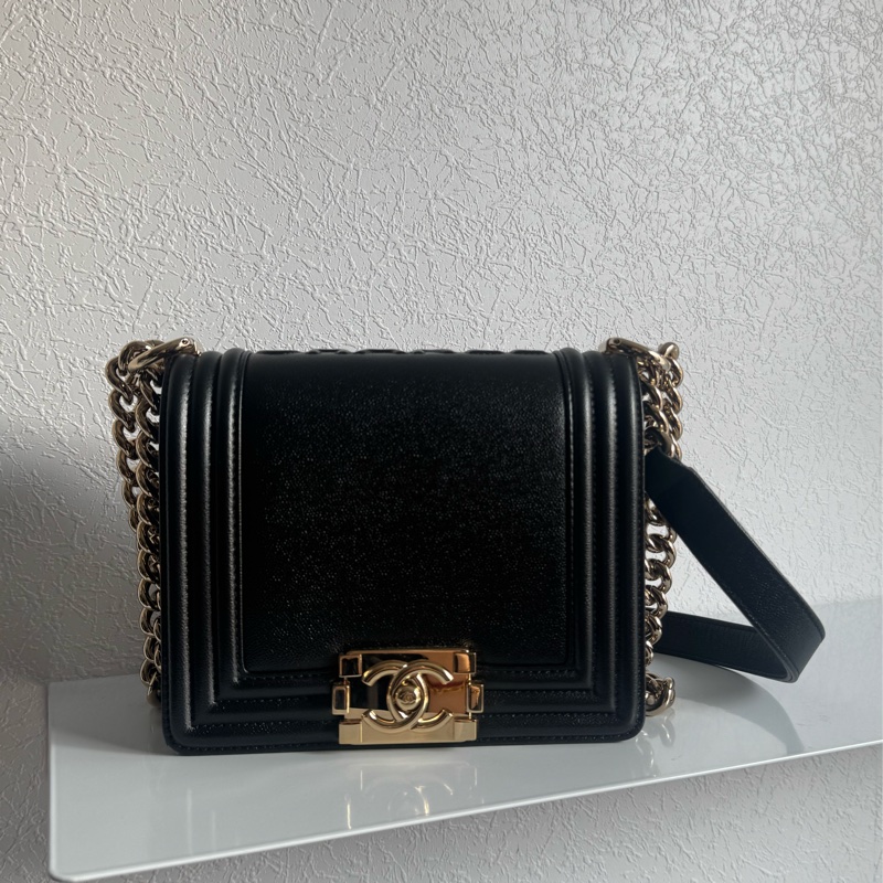 chanel黑色淡金boy20 天菜尺寸 超特別上面有logo❤️-0