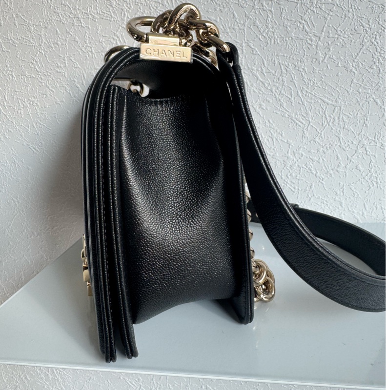 chanel黑色淡金boy20 天菜尺寸 超特別上面有logo❤️-3