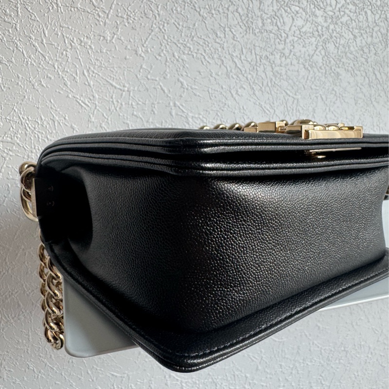 chanel黑色淡金boy20 天菜尺寸 超特別上面有logo❤️-6