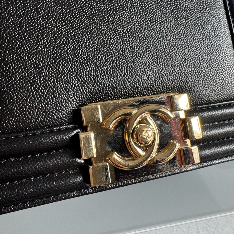 chanel黑色淡金boy20 天菜尺寸 超特別上面有logo❤️-8