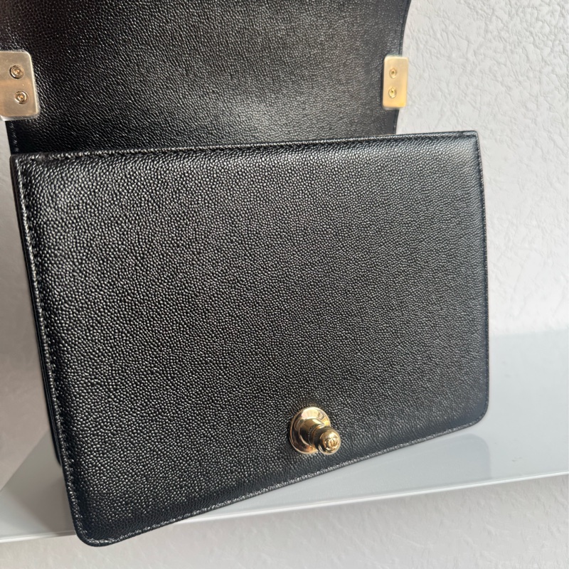 chanel黑色淡金boy20 天菜尺寸 超特別上面有logo❤️-11