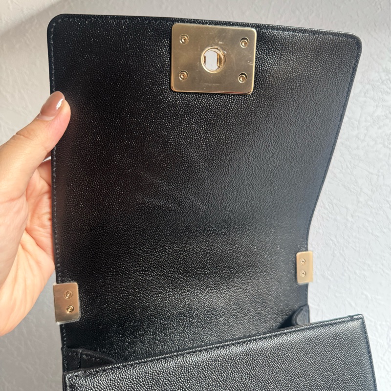 chanel黑色淡金boy20 天菜尺寸 超特別上面有logo❤️-12