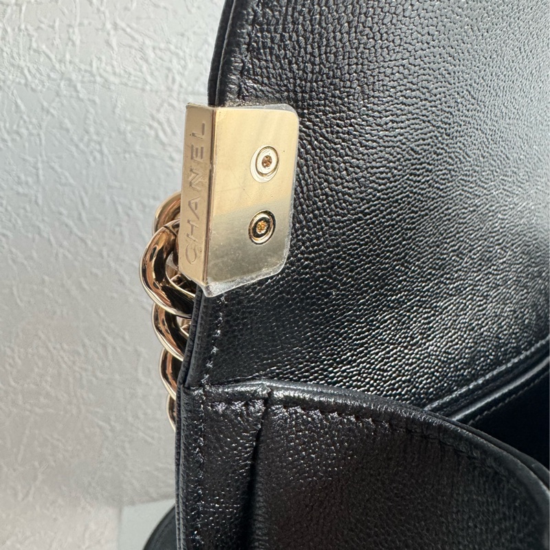 chanel黑色淡金boy20 天菜尺寸 超特別上面有logo❤️-14