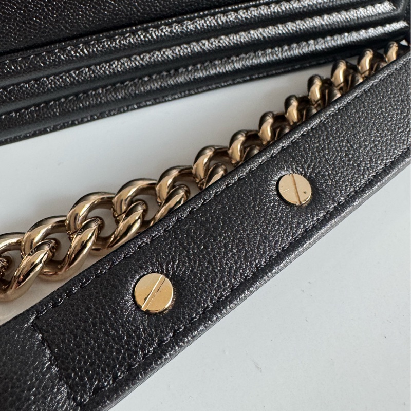 chanel黑色淡金boy20 天菜尺寸 超特別上面有logo❤️-30