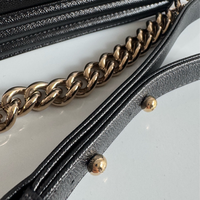 chanel黑色淡金boy20 天菜尺寸 超特別上面有logo❤️-31