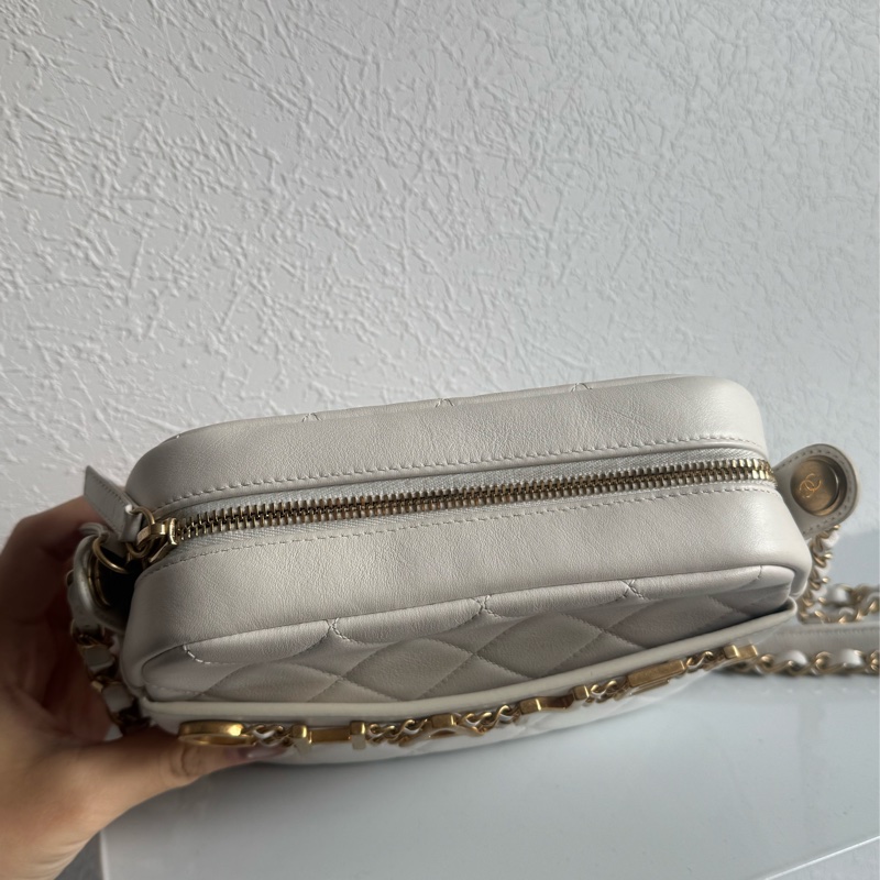 Chanel白色金立體字母相機包❤️部分膠膜未撕-2