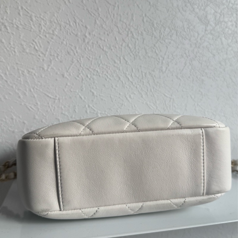 Chanel白色金立體字母相機包❤️部分膠膜未撕-6