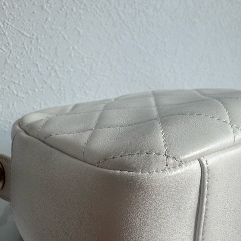 Chanel白色金立體字母相機包❤️部分膠膜未撕-11