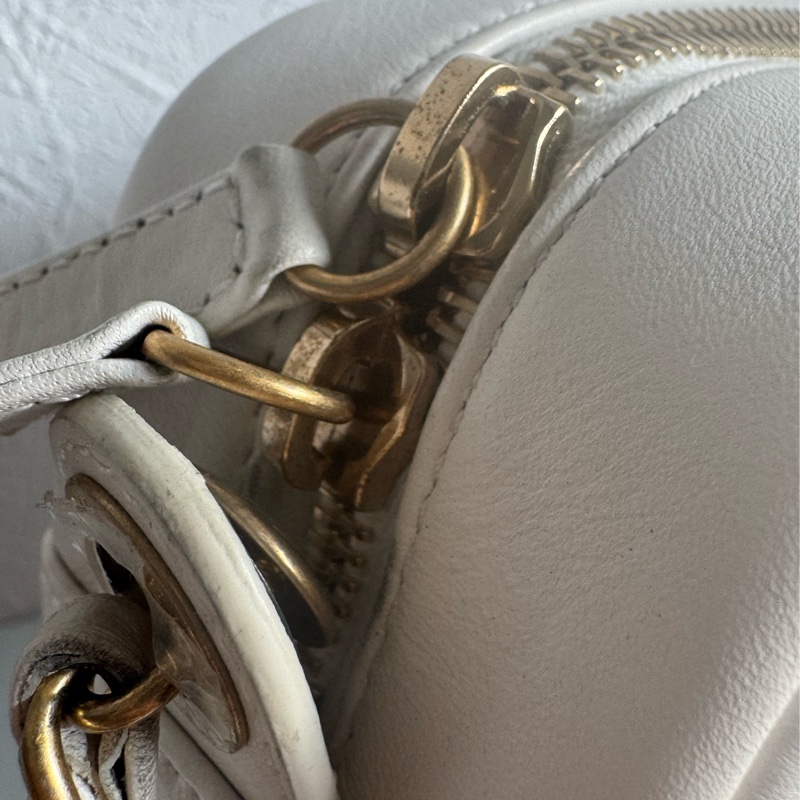 Chanel白色金立體字母相機包❤️部分膠膜未撕-18