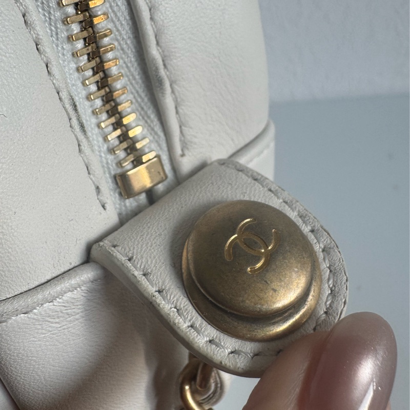 Chanel白色金立體字母相機包❤️部分膠膜未撕-21