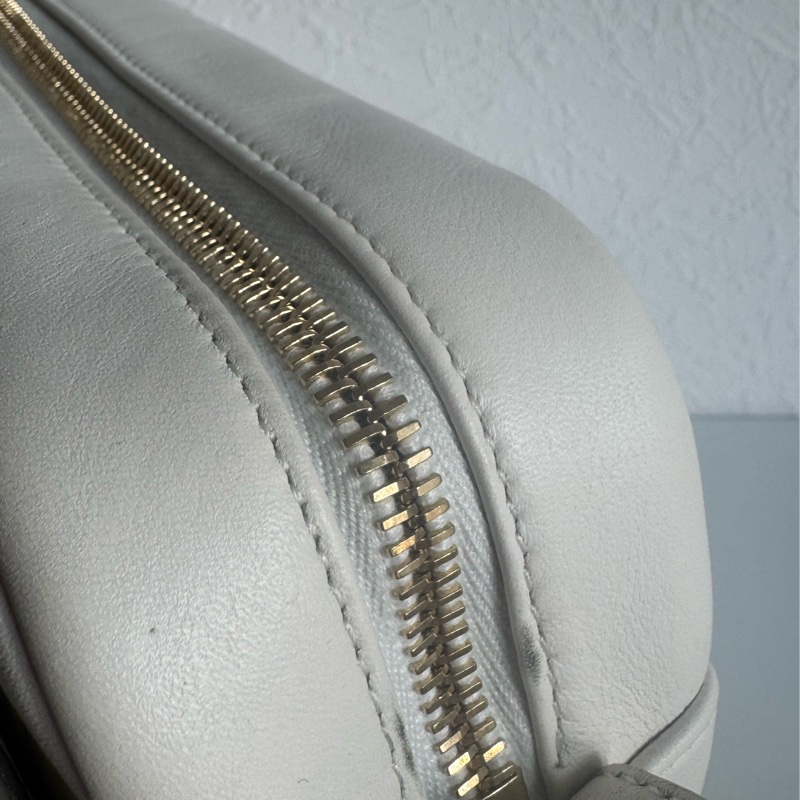 Chanel白色金立體字母相機包❤️部分膠膜未撕-22