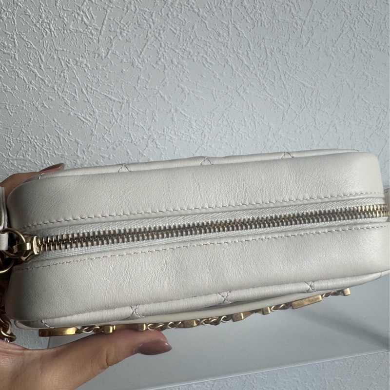 Chanel白色金立體字母相機包❤️部分膠膜未撕-23