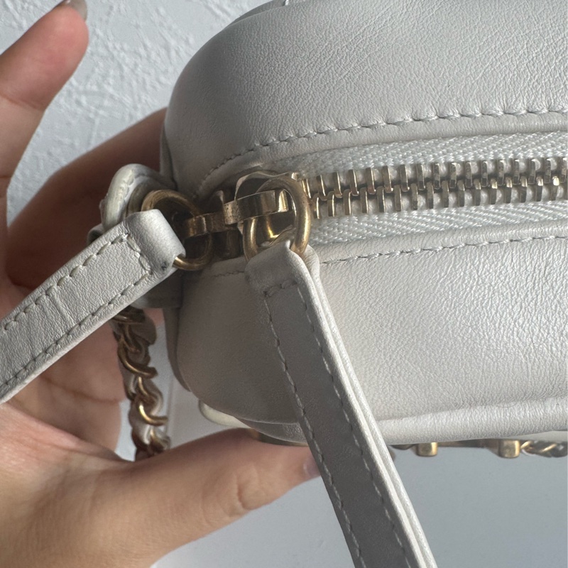 Chanel白色金立體字母相機包❤️部分膠膜未撕-24